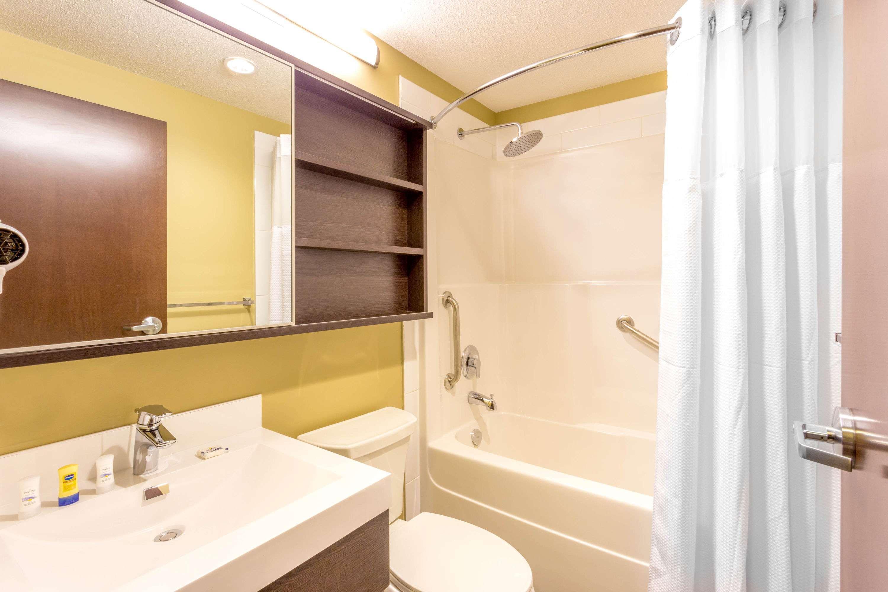 Microtel Inn & Suites By Wyndham ווייטקורט מראה חיצוני תמונה